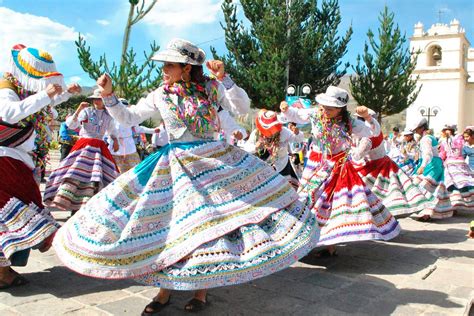  “La Danza del Espíritu Celestial” ¡Una obra que celebra la armonía entre lo terrenal y lo divino!