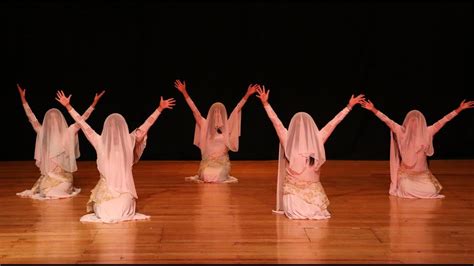  El Baile de los Espíritus Una Danza Etérea con Detalles Fantásticos y Colores Vibrante