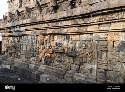 El relieve de Borobudur ¿Una danza cósmica en piedra?